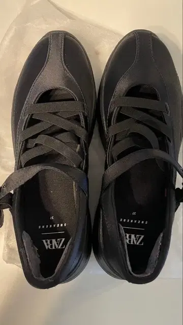 ZARA 블랙 스니커즈/신발