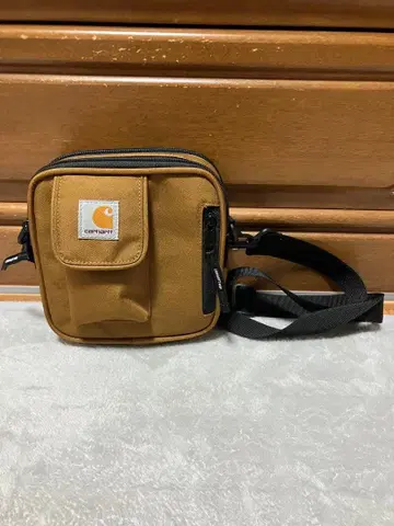 Carhartt 브라운 숄더백