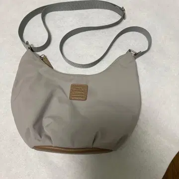 새상품급.anello GRAND E 그레이 나일론 숄더백