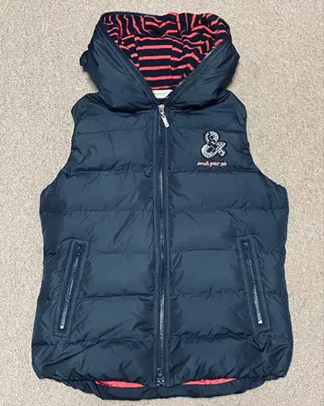 앤퍼시 후드 부착 다운 베스트 네이비 큐빅 로고