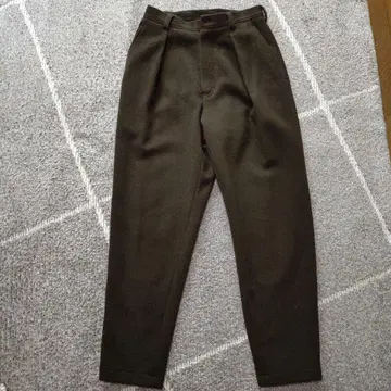 다크 브라운 테이퍼드 팬츠 울