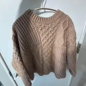 MURUA 케이블 니트 핑크 베이지 스웨터 긴팔