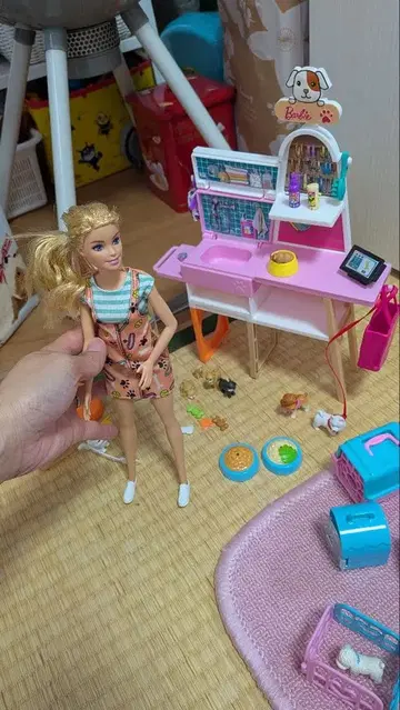 Barbie 인형과 반려동물 샵 세트