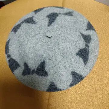 7) 울 그레이와 블랙 무늬 베레모