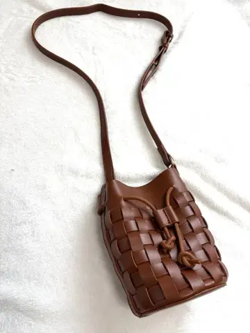 브라운 뜨개질 숄더백