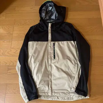 BURTLE 후드 부착 나일론 자켓 베이지/블랙