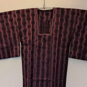 보라색 계열 비옷 일본 나막신 우산 포함