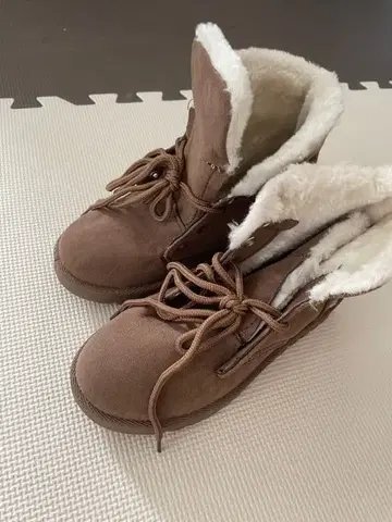 브라운 어그 부츠 레이스업