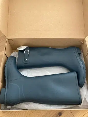 다크 블루 러버 버클 부츠