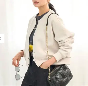 크림색 긴팔 맨투맨 가디건