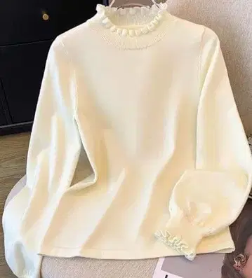 아이보리 프릴 넥 니트