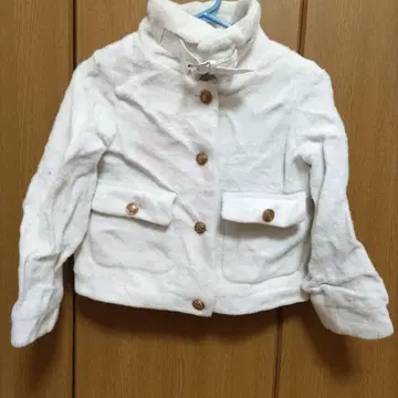 화이트 플리스 자켓 버튼 포함