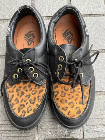 VANS 블랙 레오파드 스니커즈 가죽 블랙 22.5 펑크