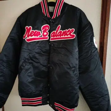 New Balance 바시티 자켓 블랙