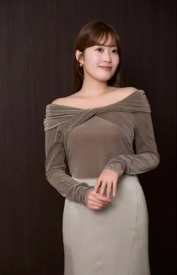 herlipto Twisted Gathered Velour Top