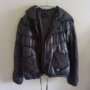 후드 부착 그레이 다운 자켓