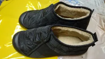 블랙 퀼팅 슬립온 부츠