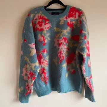 꽃무늬 파란색 니트 스웨터