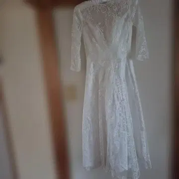 화이트 레이스 A 라인 웨딩 드레스