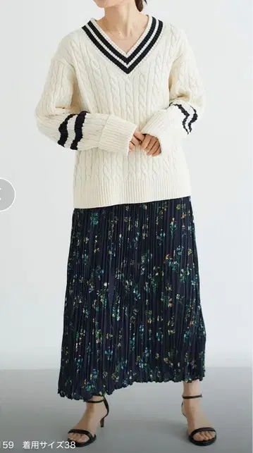 [ le.coeur blanc ] 새틴 프린트 랜덤 플리츠 스커트 네이비