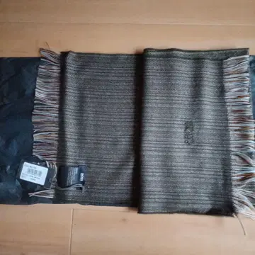 HUGO BOSS 멀티 컬러 스트라이프 머플러 새상품 미사용