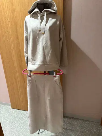 베이지 후디 스커트 셋업