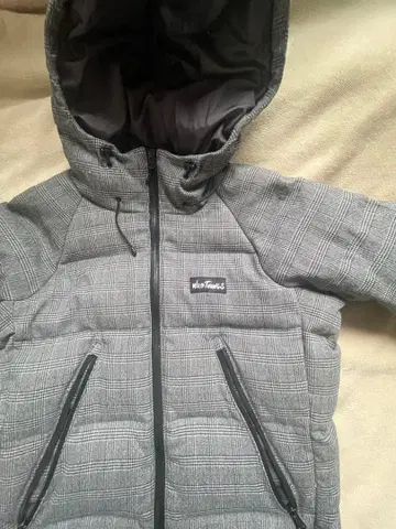 WILD THINGS 후드 부착 다운 자켓 그레이 계열 체크