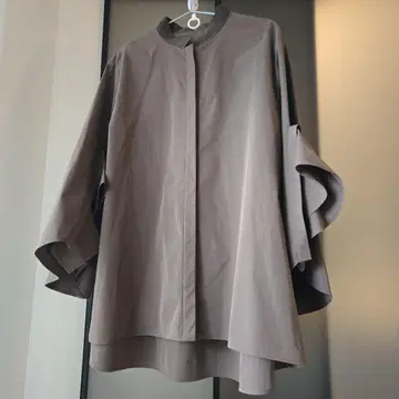 루피 브라운 플레어 슬리브 셔츠