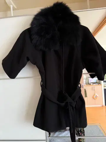 블랙 퍼 케이프 코트