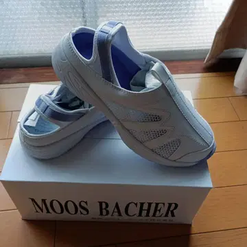 MOOS BACHER 화이트 샌들 7