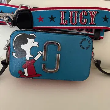 마크제이콥스 피넛 콜라보 루시