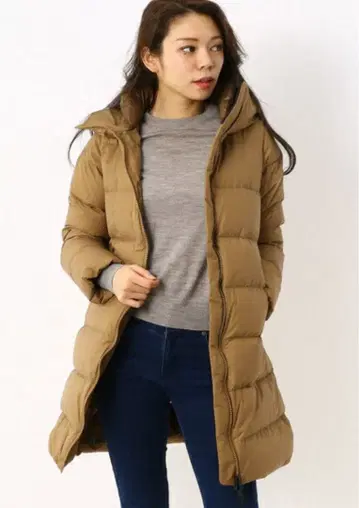 브라운 후드 부착 다운 자켓