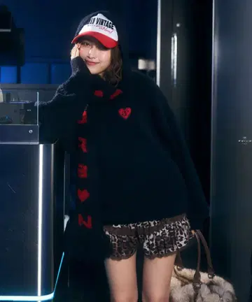 ACLENT 아클렌트 로고 샤기 오버 루즈 니트 네이비 택 포함