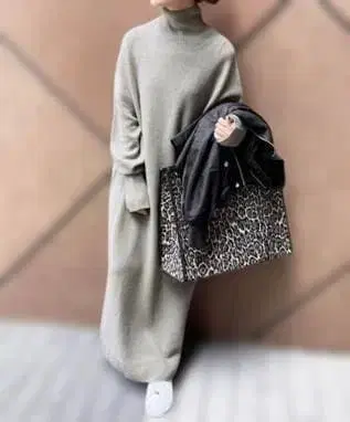 스픽앤스팬 터틀넥 뉴앙스 니트 원피스