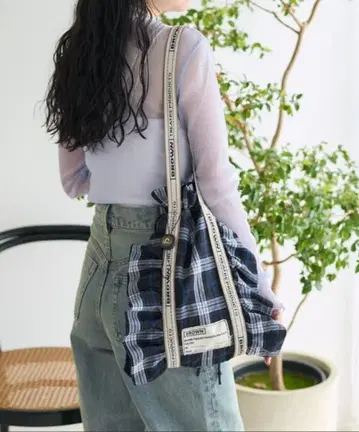 브라운 시어터 프로덕츠 별주 체크 무늬 프릴 신발 가방