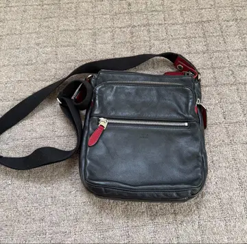 블랙 가죽 숄더백