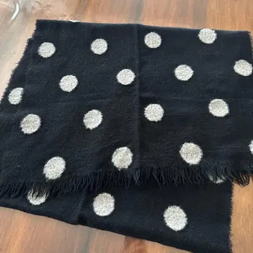 비어즐리 울 융모 스톨 블랙 x 도트