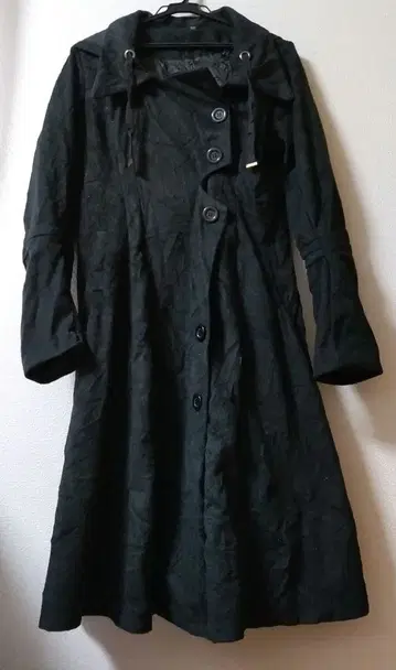 블랙 후드 부착 롱 코트