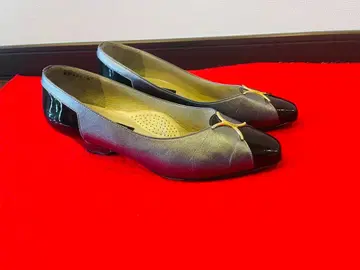 여성용 그레이와 블랙 펌프스 빅 사이즈 24EEE