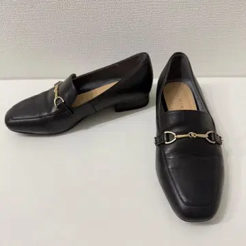 새상품급 HIMIKO 히미코 비트 모티브 로퍼 22cm 블랙 금장 장식