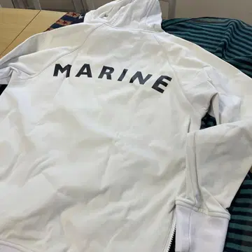 새상품급 muta MARINE 로고 후드티 화이트 M