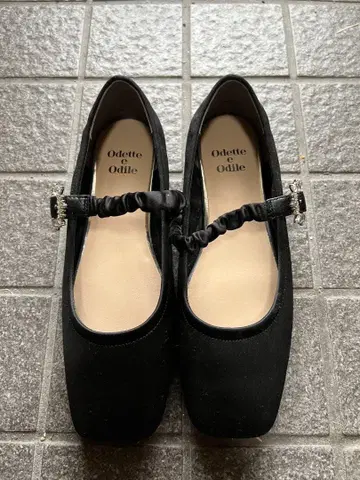 오데트 e 오딜 블랙 플랫슈즈