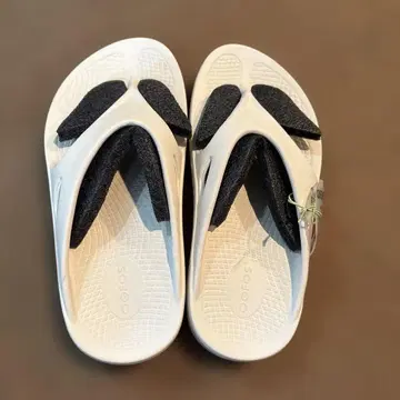 OOFOS 샌들 M5/W7 화이트