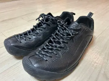 블랙 가죽 스니커즈 힐 루프 포함