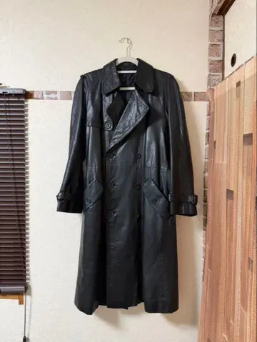 블랙 가죽 트렌치코트