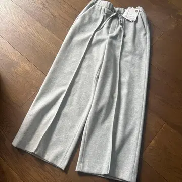 새상품 Elura 울 라이크 와이드 팬츠 입니다