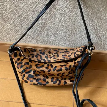 Ampersand 레오파드 무늬 숄더백