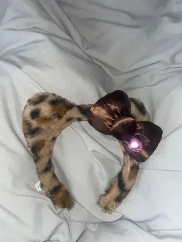 헬로키티 레오파드 무늬 퍼 머리띠