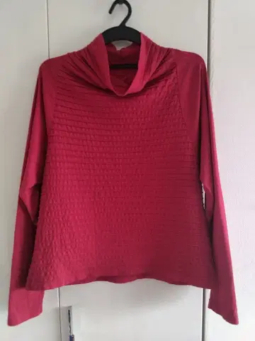 야코마루카리도 하이넥 풀오버 티셔츠