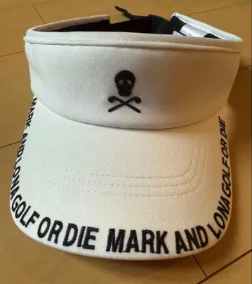 [ 마크앤로나 ] 인기 스컬 로고 마크 x 로고 네임 골프 선바이저